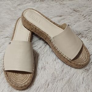 *Like New* DKNY Leather Espadrille Slide Sandals Cream Preppy Coastal Size 10